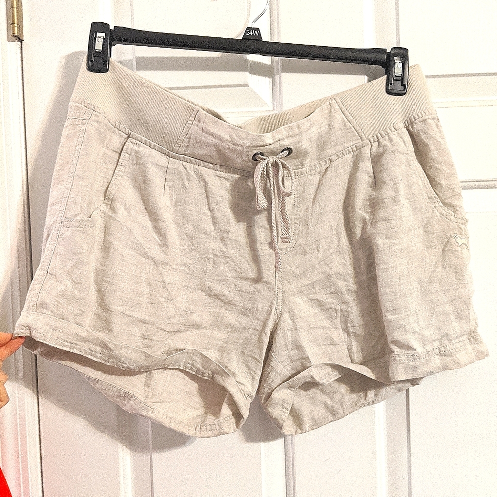The Black Dog linen shorts